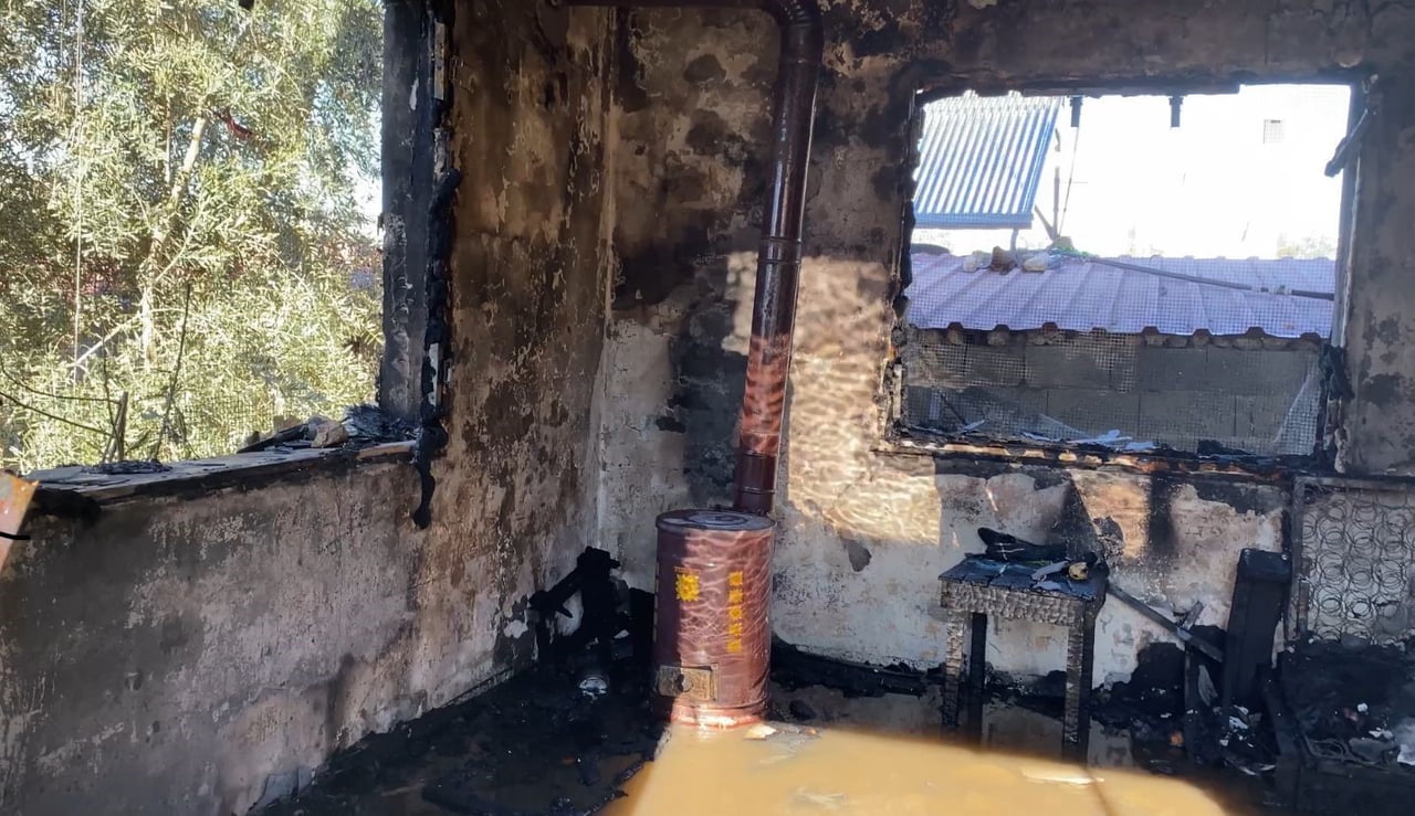 MERSİN'İN ERDEMLİ İLÇESİNDE İKİSİ ENGELLİ 5 ÇOCUKLU AİLENİN MÜSTAKİL EVİNDE ÇIKAN YANGIN PANİĞE...