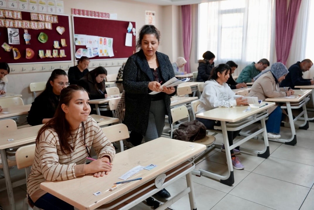 MERSİN'İN ERDEMLİ İLÇESİNDE İLÇE MİLLİ EĞİTİM MÜDÜRLÜĞÜ İLE BELEDİYE İŞ BİRLİĞİNDE DÜZENLENEN...