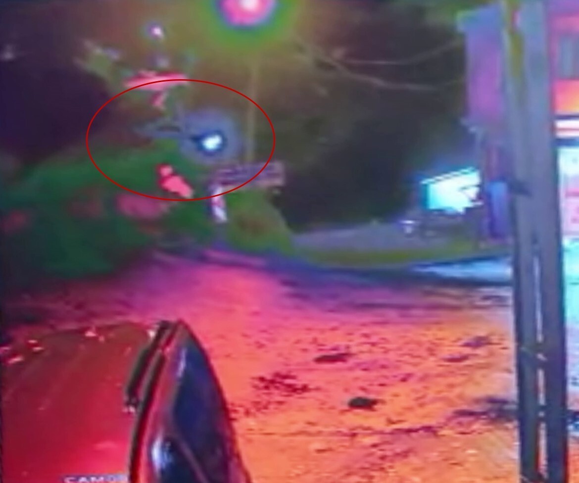 MERSİN'İN ERDEMLİ İLÇESİNDE SÜRÜCÜSÜNÜN HAKİMİYETİNİ KAYBETTİĞİ OTOMOBİL, YAKLAŞIK 7 METRE AŞAĞIYA...