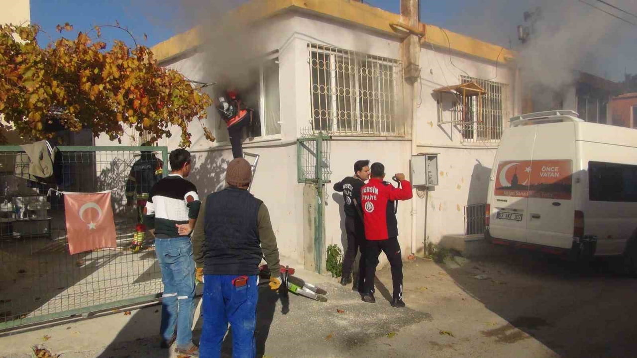 MERSİN'İN SİLİFKE İLÇESİNDE BİR EVDE ÇIKAN YANGINDA YAŞLARI 1 İLE 7 OLAN 2 ÇOCUK HAYATINI...