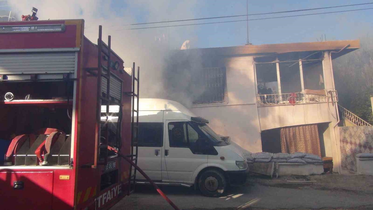 MERSİN'İN SİLİFKE İLÇESİNDE BİR EVDE ÇIKAN YANGINDA YAŞLARI 1 İLE 7 OLAN 2 ÇOCUK HAYATINI...