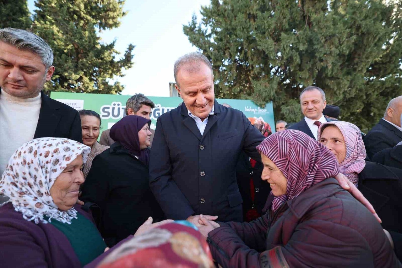 MERSİN BÜYÜKŞEHİR BELEDİYE BAŞKANI VAHAP SEÇER, GÜLNAR’DA DÜZENLENEN ‘SÜT SOĞUTMA TANKI DAĞITIM...