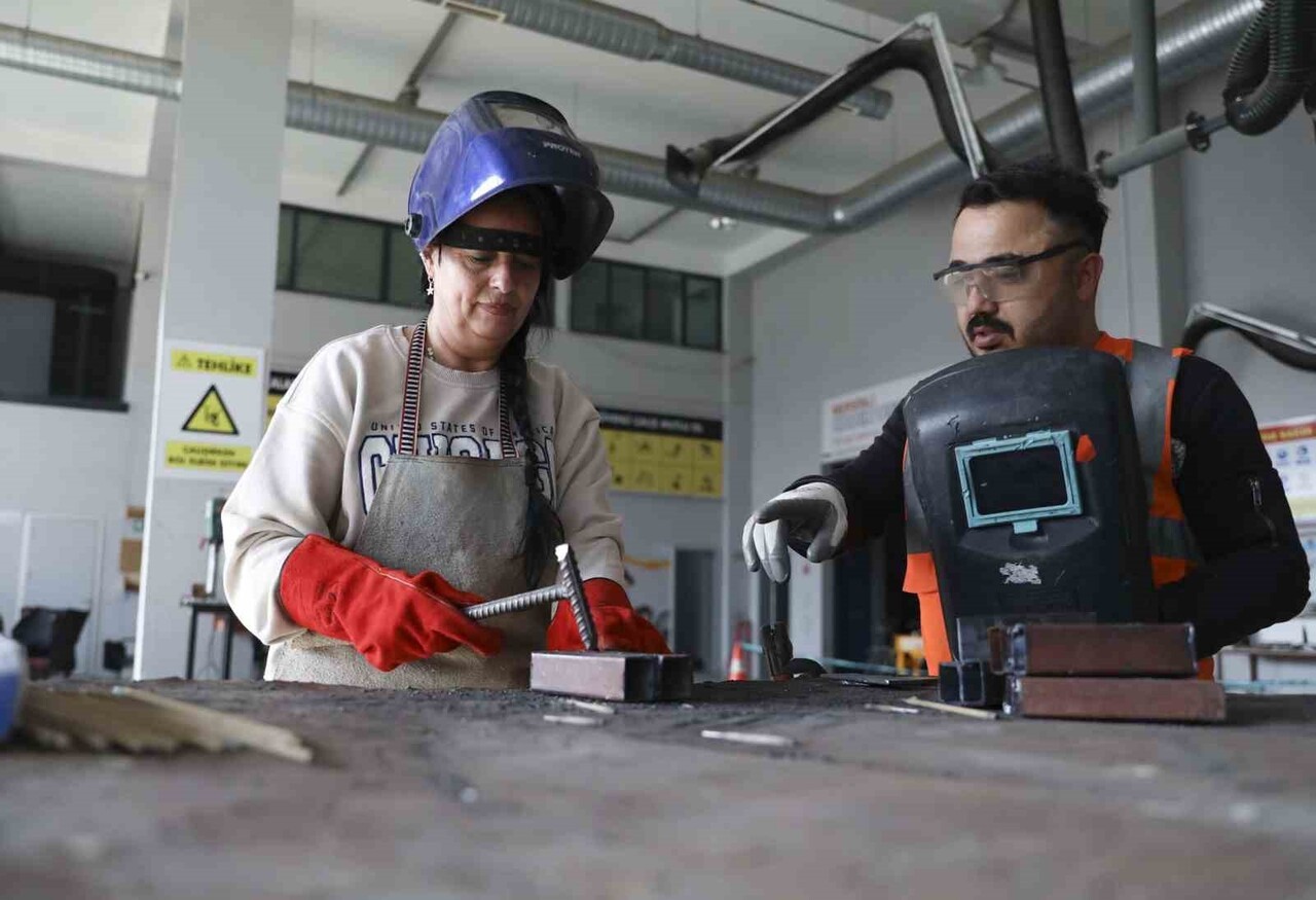 MERSİN BÜYÜKŞEHİR BELEDİYESİ SOSYAL HİZMETLER DAİRESİ BAŞKANLIĞINA BAĞLI MERCEK MESLEKİ EĞİTİM...