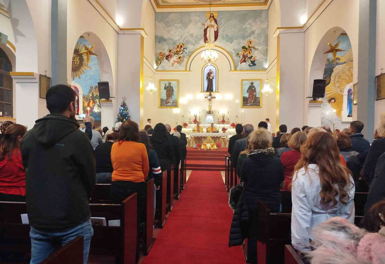 MERSİN’DE BULUNAN RUM ORTODOKS KİLİSESİNDE NOEL DOLAYISIYLA AYİN DÜZENLENDİ. AKDENİZ İLÇESİNDEKİ...