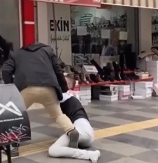 MERSİN’DE FİRARİ OLARAK ARANAN ŞAHIS., POLİS EKİPLERİNCE GÖZALTINA ALINMAK İSTENDİĞİ SIRADA...