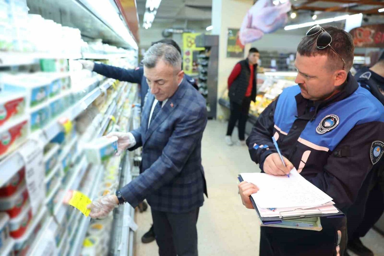 MERSİN’İN MERKEZ AKDENİZ İLÇESİNDE, AKDENİZ BELEDİYESİ ZABITA MÜDÜRLÜĞÜ EKİPLERİ, İLÇEDEKİ...