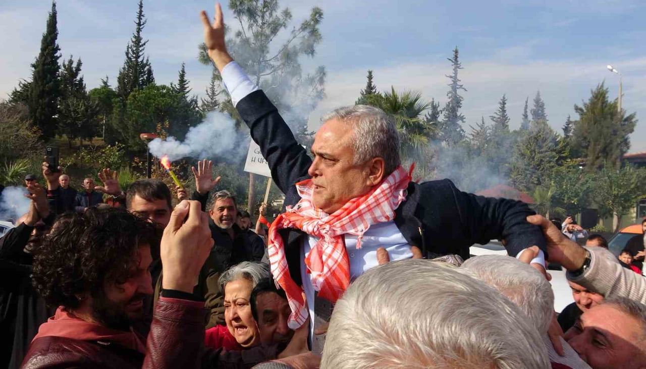 MERSİN MİLLETVEKİLİ HASAN UFUK ÇAKIR KENDİNİ KARŞILAYANLARA HİTAP ETTİ