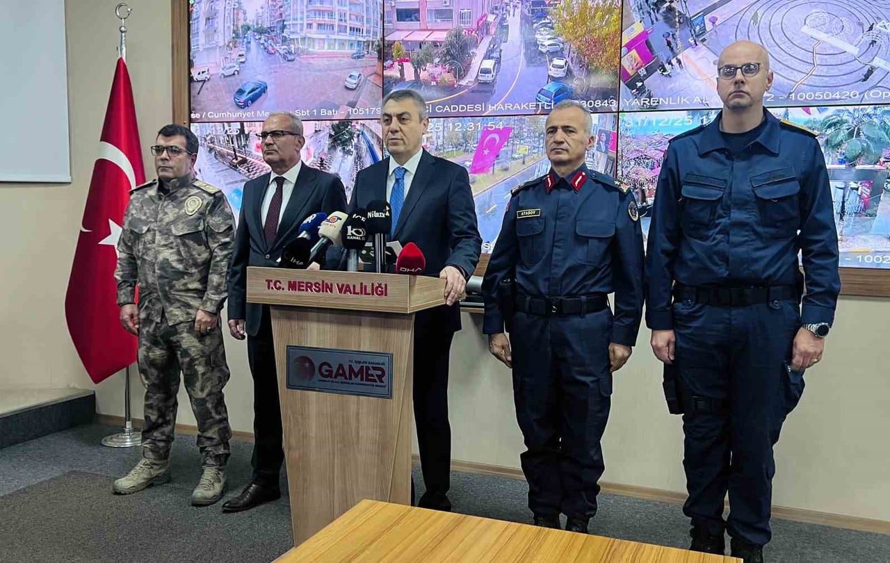 MERSİN VALİSİ ATİLLA TOROS, 112 ACİL ÇAĞRI MERKEZİ’Nİ ZİYARET EDEREK YILBAŞI GECESİ İÇİN MERSİN...