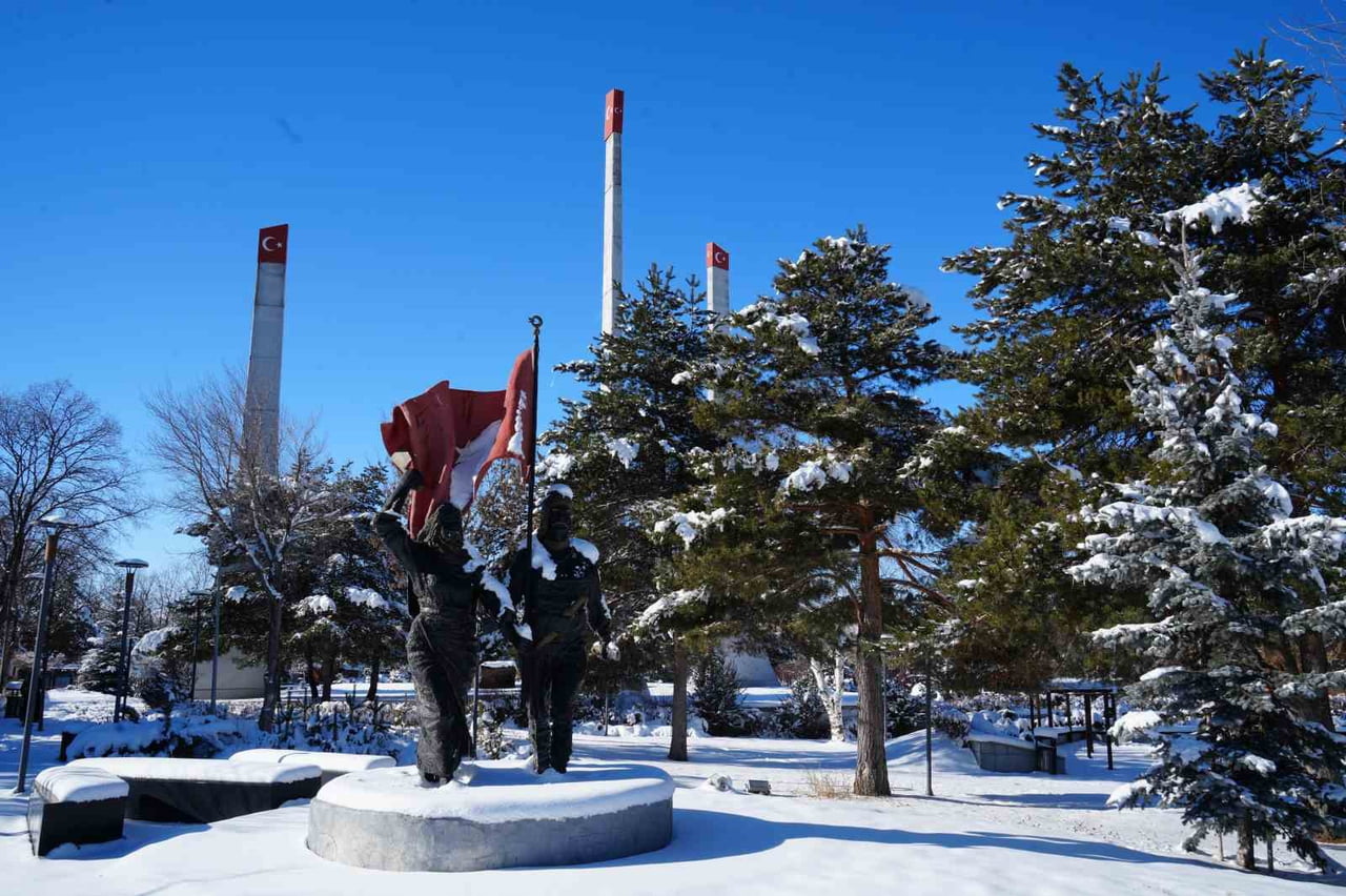 METEOROLOJİ UZMANLARI, ERZURUM VE BÖLGE İÇİN KUVVETLİ YAĞIŞ, KUVVETLİ RÜZGAR, BUZLANMA, DON VE ÇIĞ...