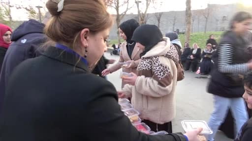 MHP Sur teşkilatından Regaip Kandili ikramı