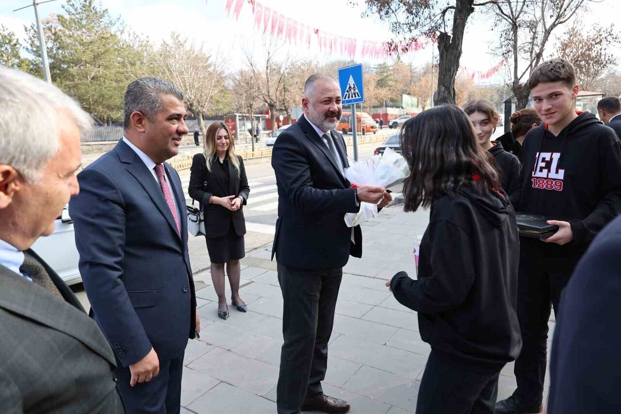 MİLLİ EĞİTİM BAKANLIĞI BİLGİ İŞLEM GENEL MÜDÜRÜ. PROF. DR. ERSİN KARAMAN, MEZUN OLDUĞU ERZURUM...