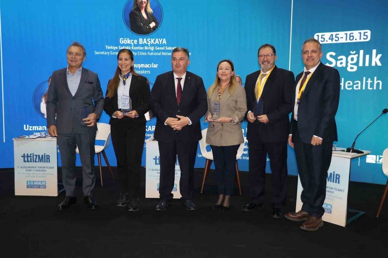 MODERATÖRLÜĞÜNÜ TÜRKİYE SAĞLIKLI KENTLER BİRLİĞİ GENEL SEKRETERİ GÖKÇE BAŞKAYA’NIN YAPTIĞI ‘SAĞLIK...