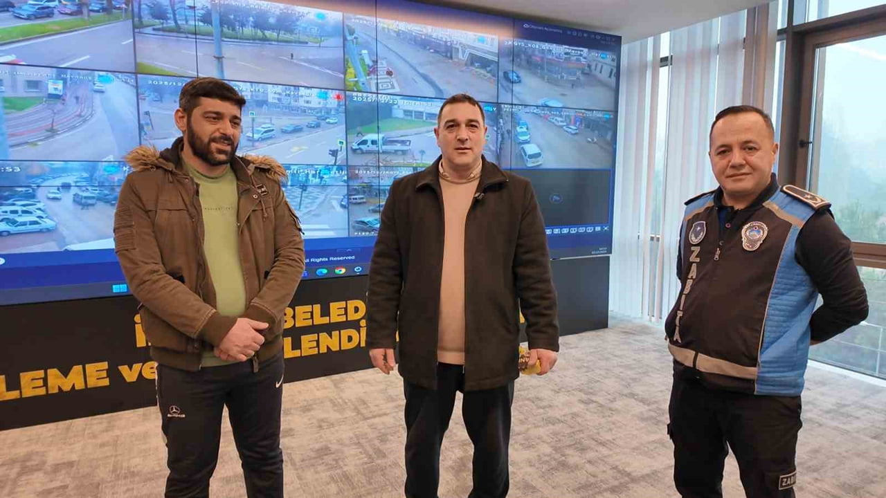 MOHAMAD MAKTABI (SOLDA) VE MURAT UYSAL (ORTADA)