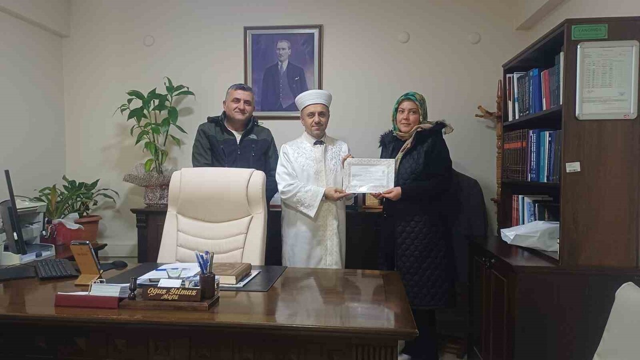 MOLDAVA'DAN TÜRKİYE'YE GELİN OLARAK GELEN KADIN, BARTIN'DA DÜZENLENEN İHTİDA MERASİMİ İLE MÜSLÜMAN...