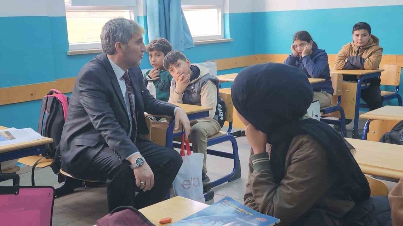 MÜDÜR YILMAZ: "MİLLÎ VE MANEVÎ DEĞERLERE BAĞLI, GÜÇLÜ BİREYLER YETİŞTİRMEK...