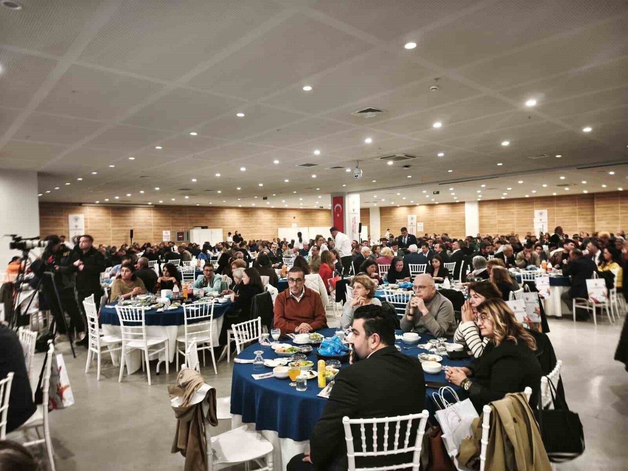 MUĞLA'DA ORTAK AKIL SOFRASI BAŞKAN ARAS VE STK'LAR BİRLİKTE ÇALIŞMA VURGUSU YAPTI