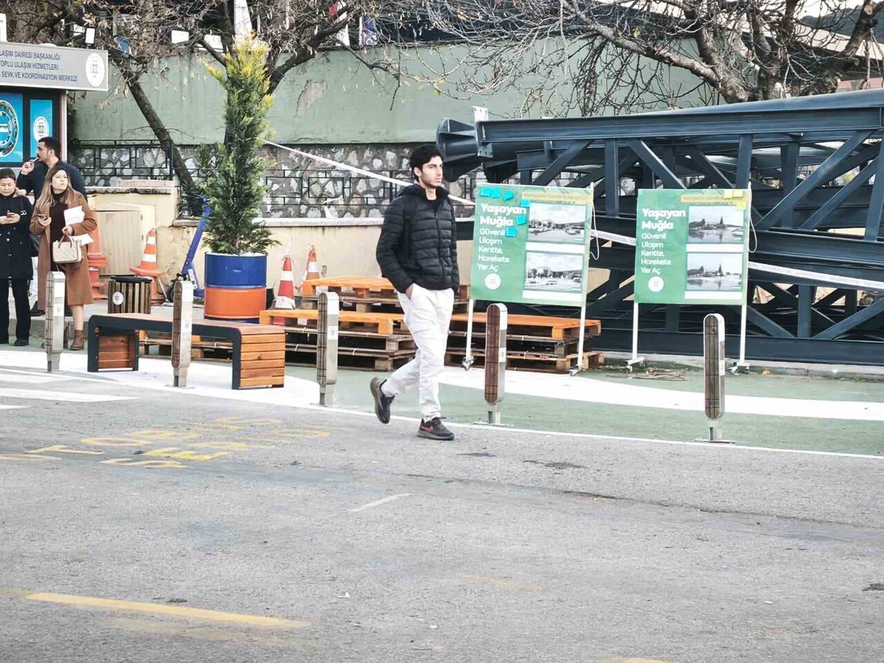 MUĞLA'DA TAKTİKSEL ŞEHİRCİLİKLE YAYA SİRKÜLASYONU RAHATLATILIYOR