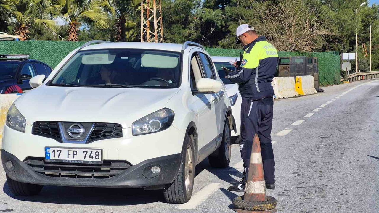 MUĞLA'NIN BODRUM İLÇESİNDE YENİ YIL EĞLENCELERİ ERKEN BAŞLARKEN, İLÇEYE BİR GÜN İÇERİSİNDE...