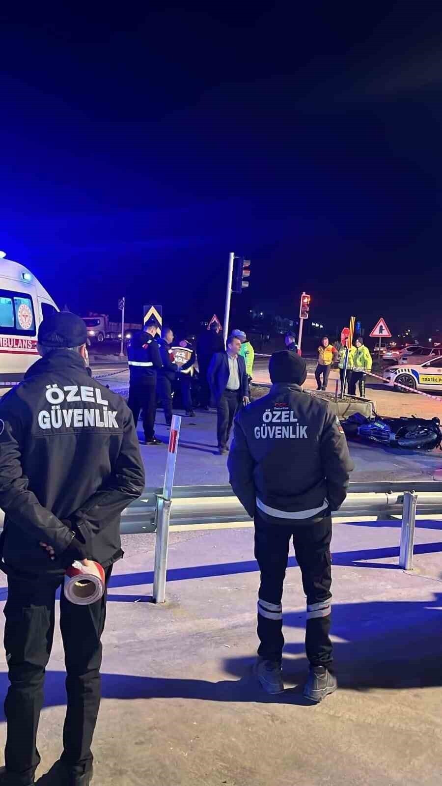 MUĞLA'NIN MENTEŞE İLÇESİNDE TIRLA MOTOSİKLETİN ÇARPIŞMASI SONUCU MEYDANA GELEN TRAFİK KAZASINDA...