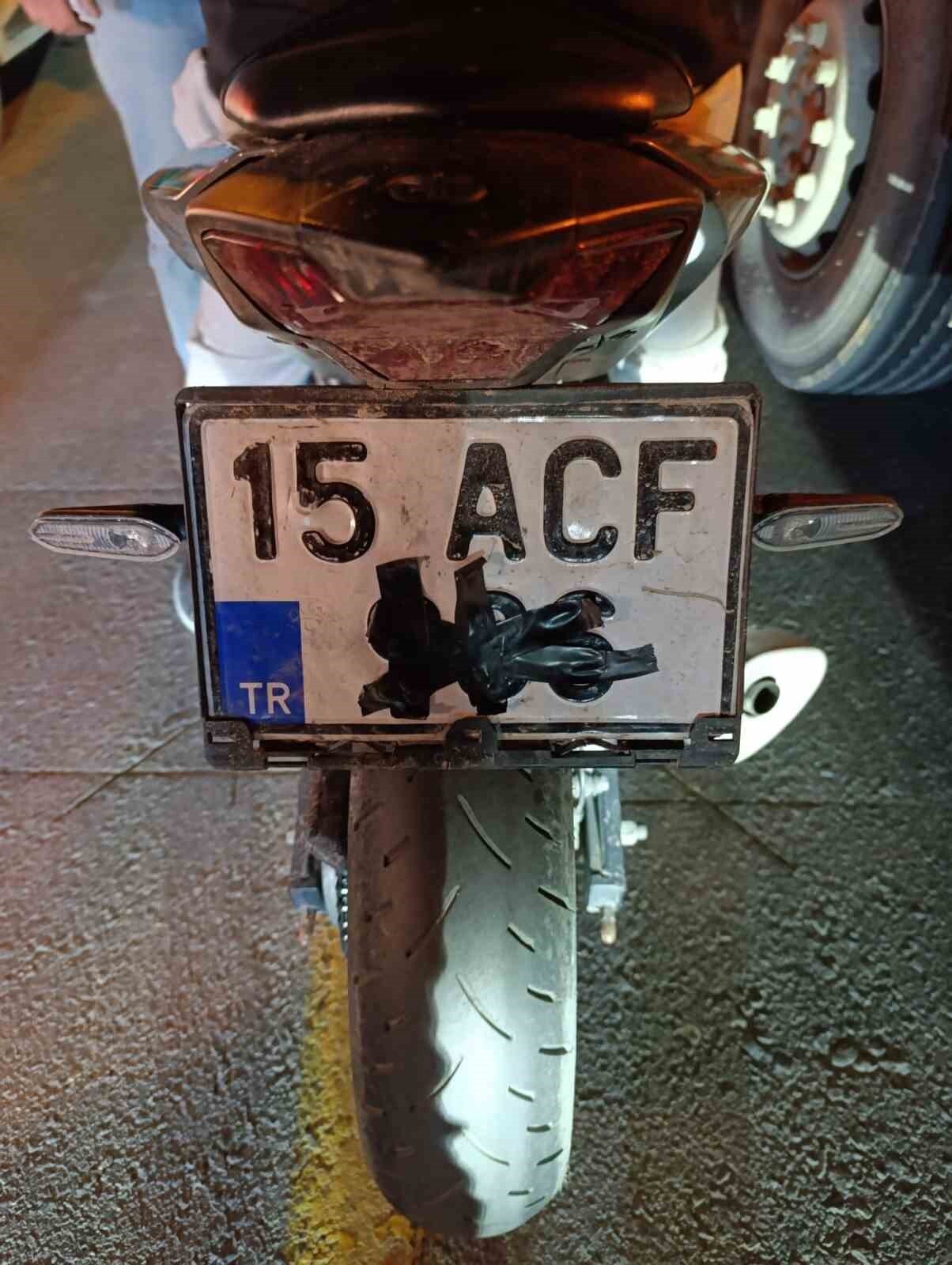 MUĞLA’NIN BODRUM İLÇESİNDE ÇEŞİTLİ İHLALLERDE BULUNAN 5 MOTOSİKLET SÜRÜCÜSÜNE TOPLAM 264 BİN 747...