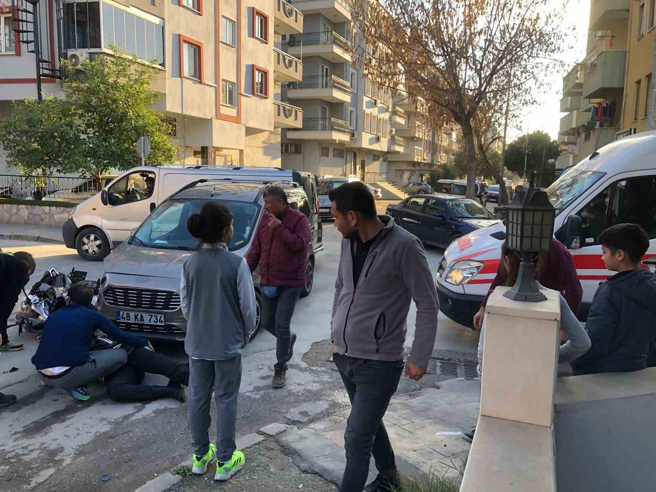 MUĞLA’NIN MİLAS İLÇESİNDE TİCARİ ARAÇ İLE MOTOSİKLETİN ÇARPIŞMASI SONUCU MEYDANA GELEN TRAFİK...