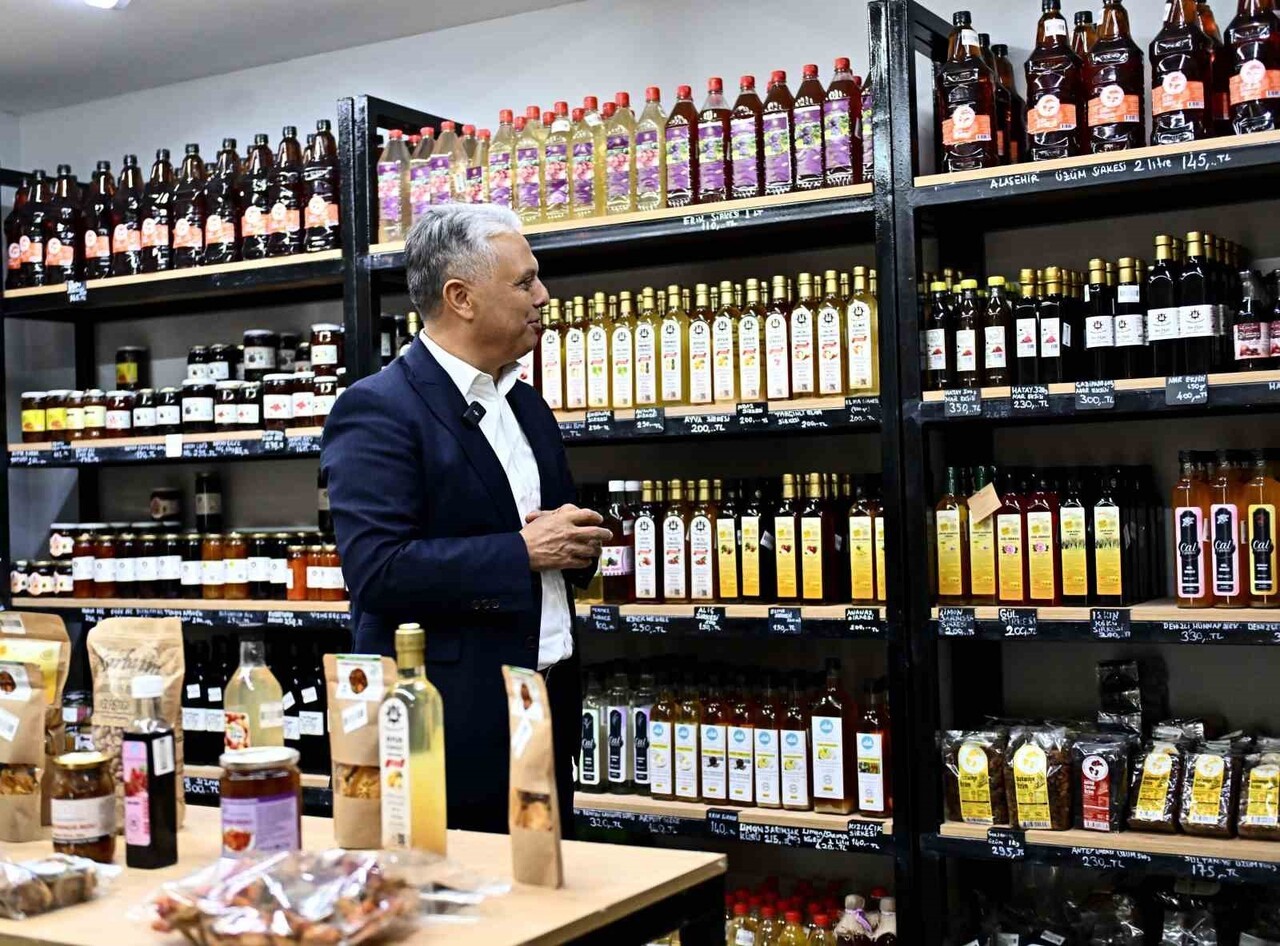 MURATPAŞA BELEDİYE BAŞKANI ÜMİT UYSAL, YERLİ MALI HAFTASI KAPSAMINDA PROF. DR. ERDAL İNÖNÜ KENT...