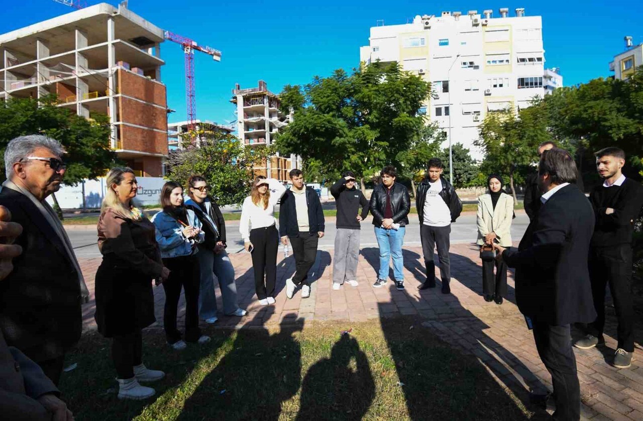 MURATPAŞA BELEDİYESİ, AKDENİZ ÜNİVERSİTESİ SİYASET BİLİMİ VE KAMU YÖNETİMİ BÖLÜMÜ ÖĞRENCİLERİNİ...