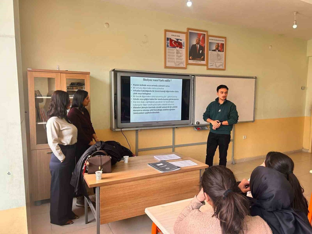 MUŞ'UN MALAZGİRT İLÇESİNDE ÖĞRENCİLERİN ERKEN TANI İLE TEDAVİYE YÖNLENDİRİLMESİ AMACIYLA YÜRÜTÜLEN...