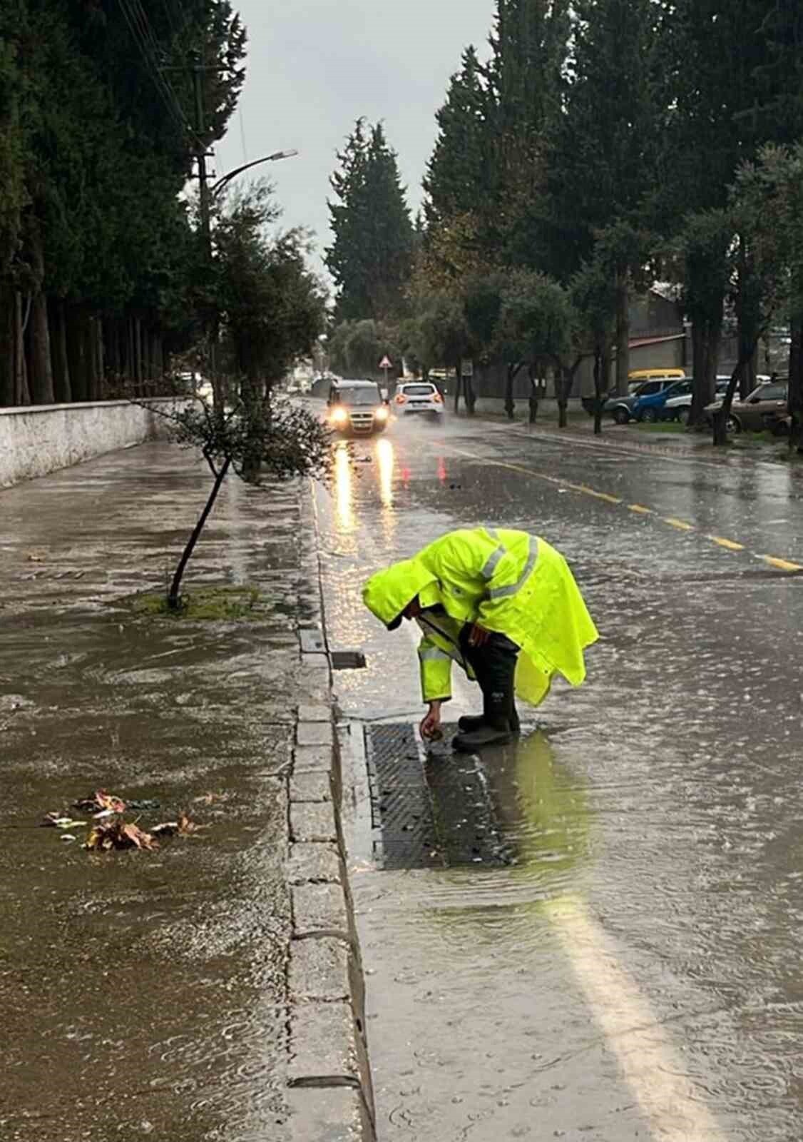 MUSKİ EKİPLERİ 7/24 GÖREV BAŞINDA