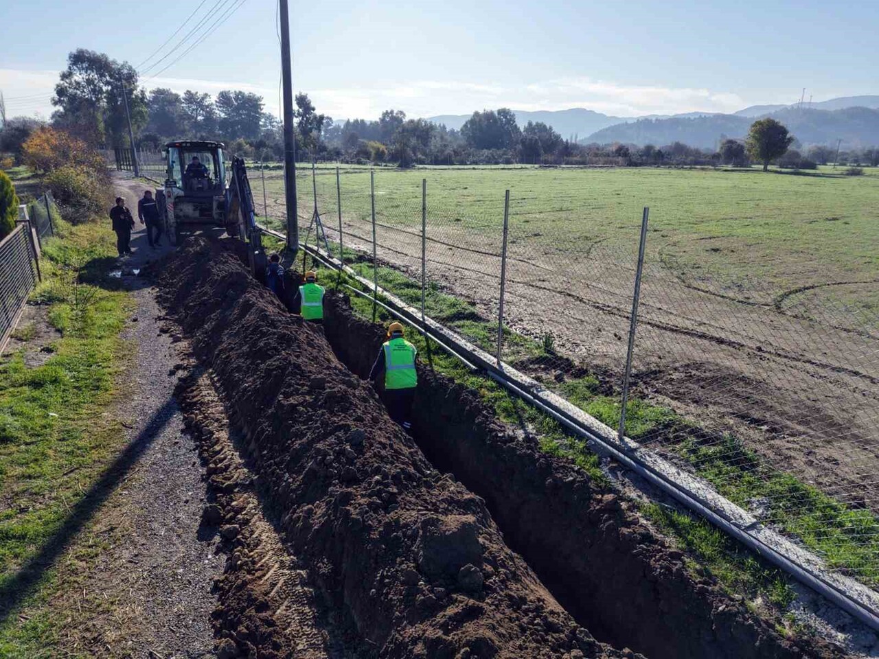 MUSKİ, KARABÖRTLEN İÇME SUYU HATLARINI KAMUSAL ALANA TAŞIYOR