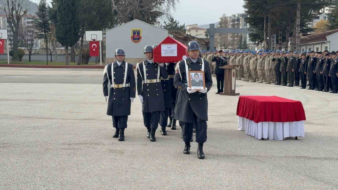 MUSTAFA PALABIYIK İÇİN TOKAT İL JANDARMA KOMUTANLIĞI'NDA TÖREN DÜZENLENDİ.