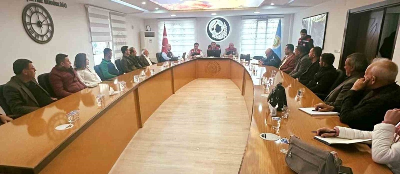 MUT İLÇESİNDE ZEYTİNYAĞI VE SOFRALIK ZEYTİN ÜRETİMİ YAPAN İŞLETMELERE YÖNELİK OLARAK ETİKETLEME...