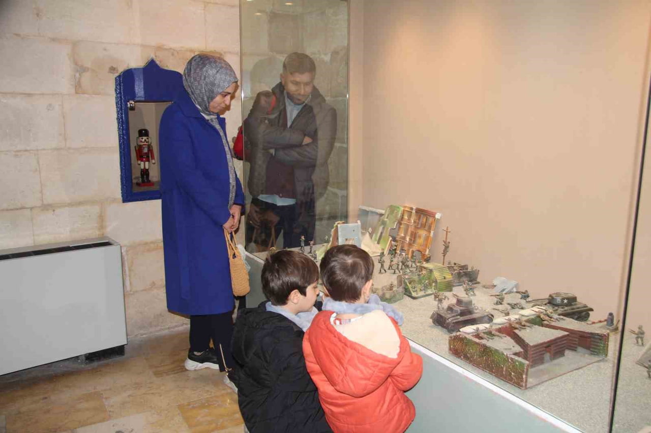 MÜZELER ŞEHRİ GAZİANTEP'TE BULUNAN OYUN VE OYUNCAK MÜZESİ'NDE 1700-1800'LÜ YILLARIN DÖNEMİNE AİT...