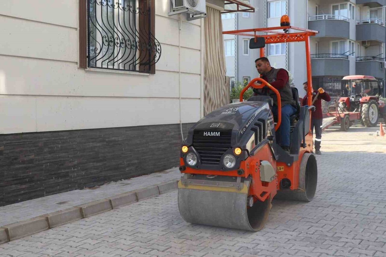 NAZİLLİ BELEDİYESİ FEN İŞLERİ MÜDÜRLÜĞÜ EKİPLERİ, KENT GENELİNDE SÜRDÜRDÜĞÜ YOL VE SOKAK DÜZENLEME...