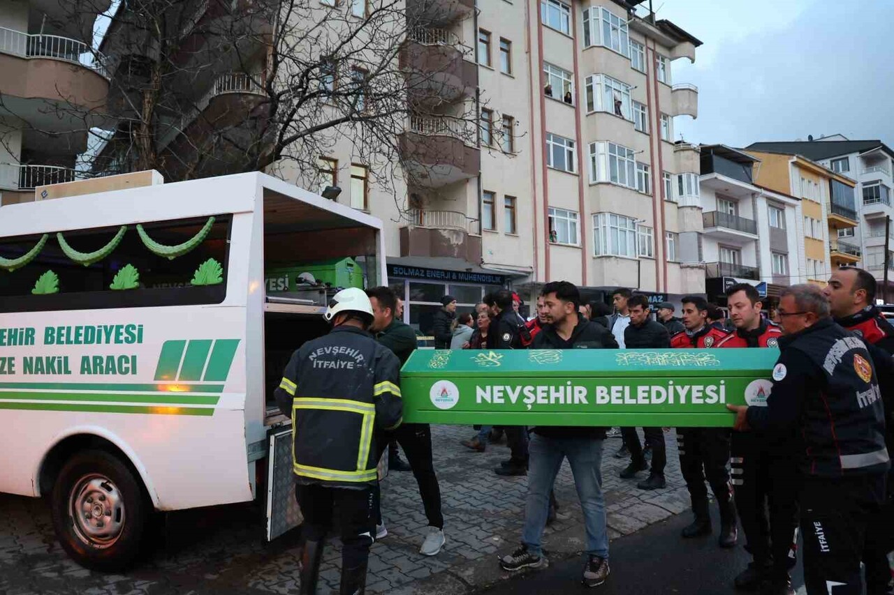 NEVŞEHİR'DE 4. KATTAKİ EVİNİN BALKONUNDAN DÜŞEREK HAYATINI KAYBEDEN 35 YAŞINDAKİ KADININ KOCASI BU...