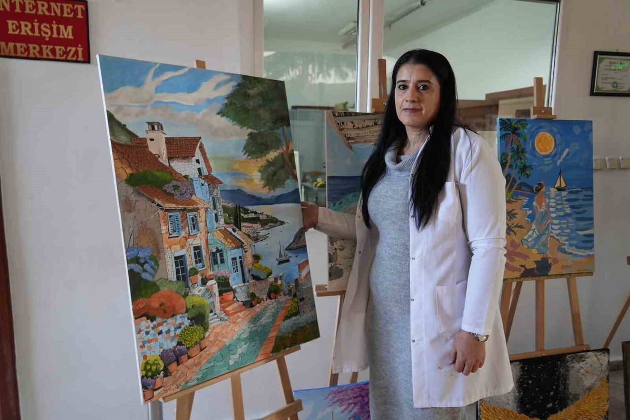 NİĞDE'DE SELDA GÜNEŞ YAŞADIĞI AĞIR TRAMVALARIN ARDINDAN RESİM YAPARAK YENİDEN HAYATA...