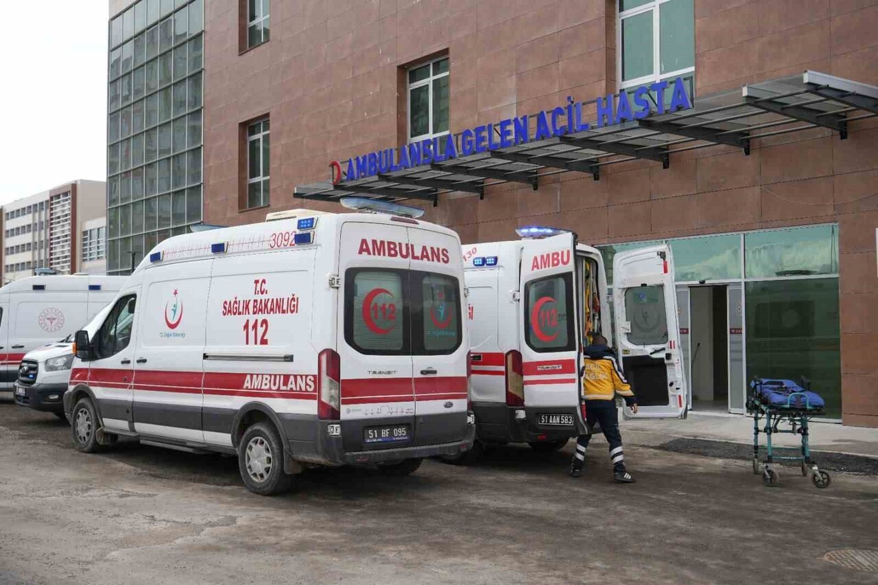 NİĞDE'DE TAVUK DÖNER YİYEN 7 ÖĞRENCİ RAHATSIZLANDI.