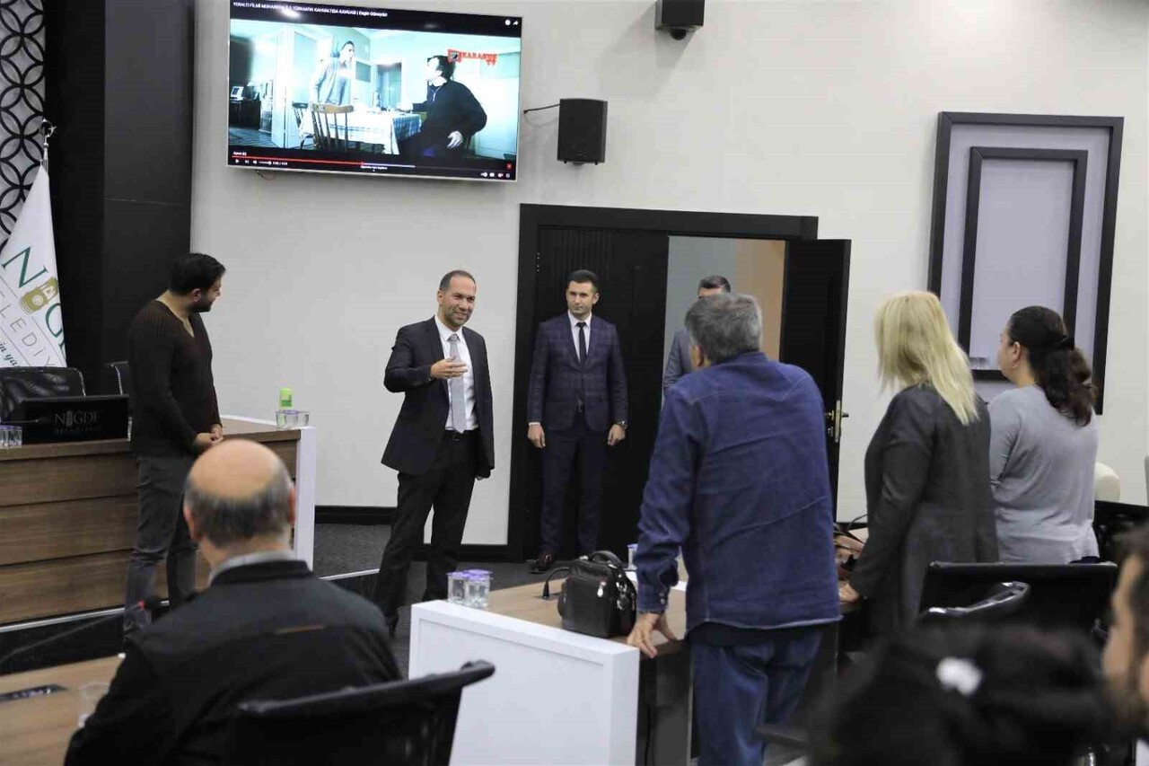 NİĞDE BELEDİYESİ KÜLTÜR VE SOSYAL İŞLER MÜDÜRLÜĞÜ ŞEHİR TİYATROSU’NUN YÖNETMENİ ERTUĞRUL ASLAN HEM...