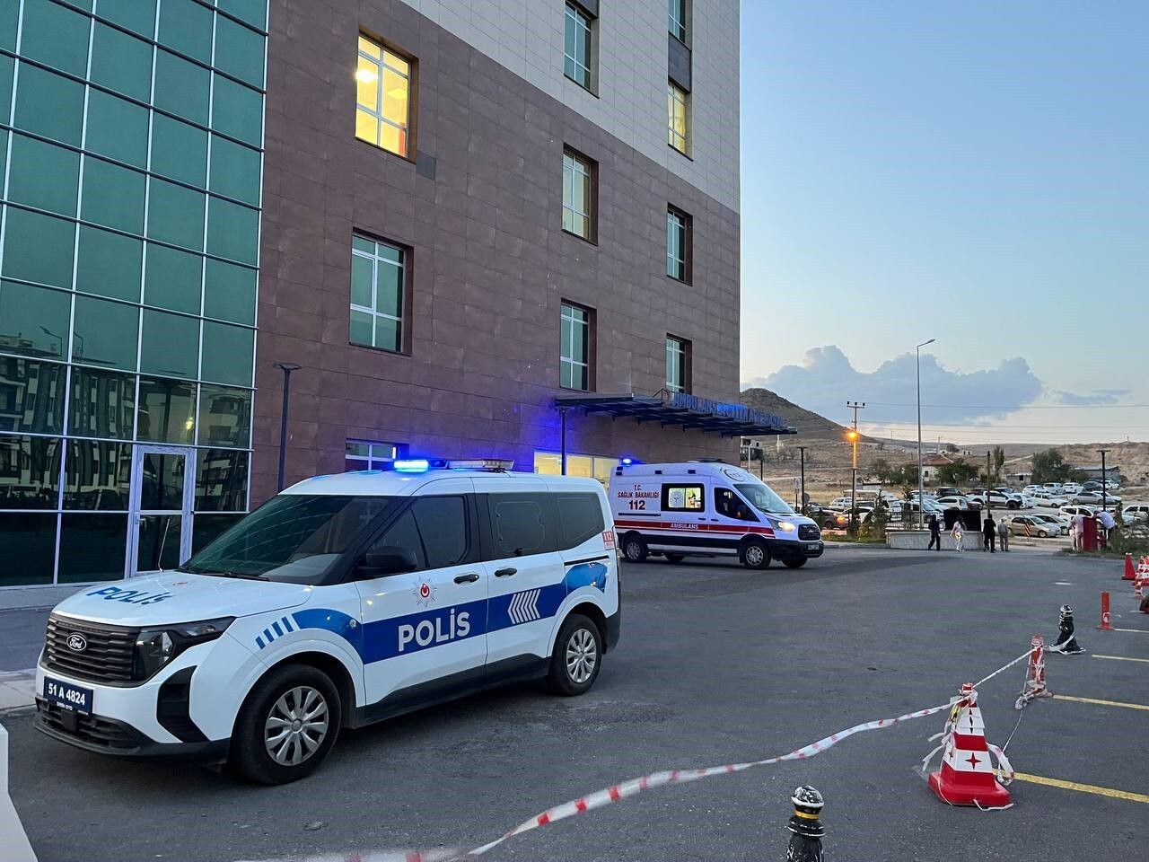 NİĞDE’DE 7 KATLI APARTMANIN 3’ÜNCÜ KATINDAN DÜŞEN KADIN HAYATINI KAYBETTİ.