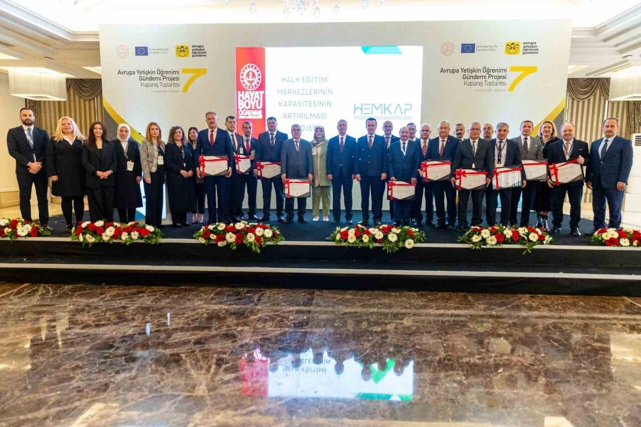 NİĞDE HALK EĞİTİMİ MERKEZİ, TÜRKİYE’NİN EN BAŞARILI 10 KURUMU ARASINA GİREREK BÜYÜK BİR BAŞARIYA...