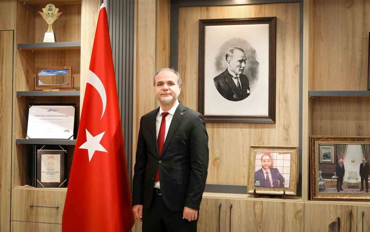 NİĞDE ÖMER HALİSDEMİR ÜNİVERSİTESİ REKTÖRLÜĞÜNE YENİDEN ATANAN PROF. DR. HASAN USLU, KARARIN...