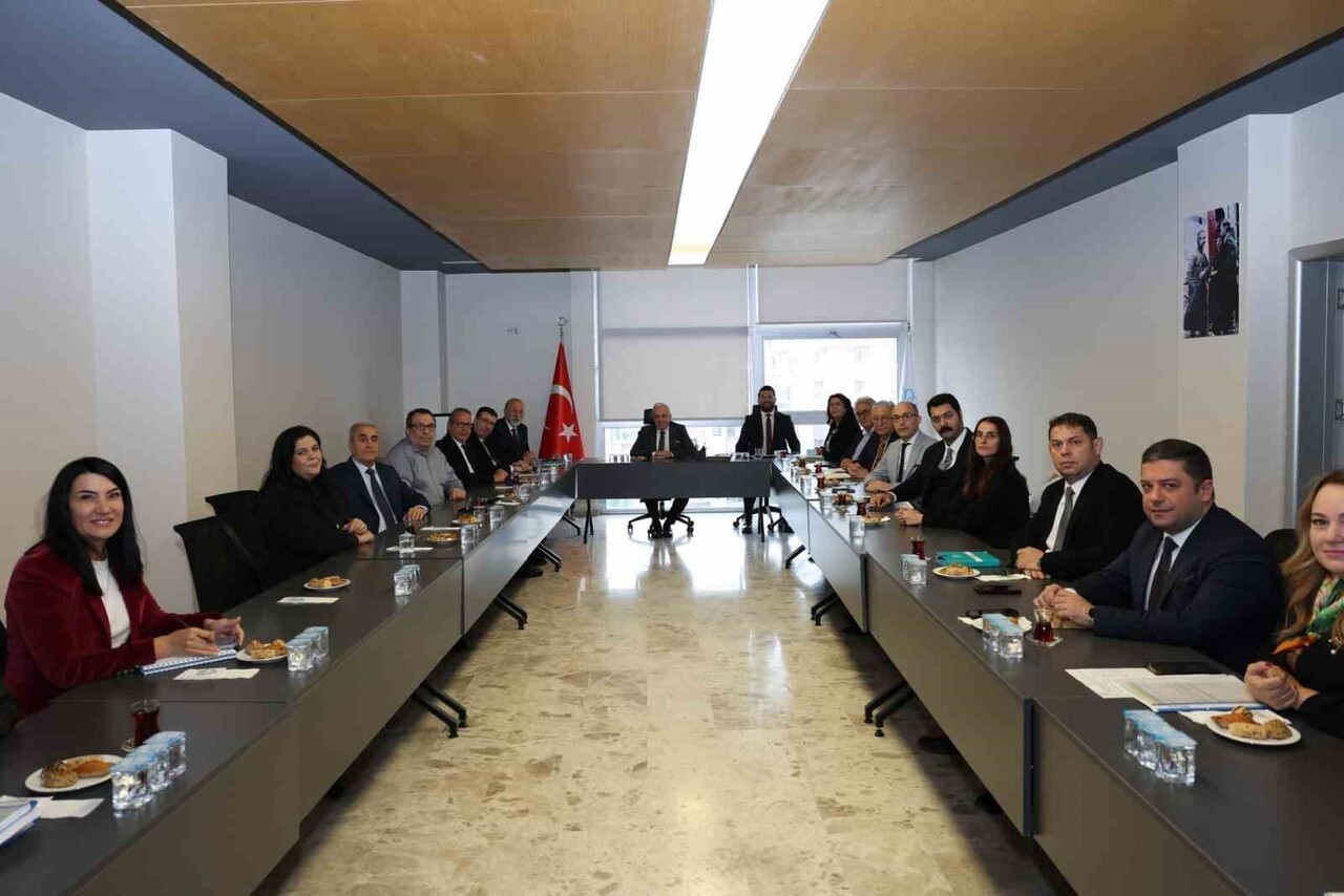 NİLÜFER BELEDİYE BAŞKANI ŞADİ ÖZDEMİR, İLÇEDE FAALİYET GÖSTEREN ORGANİZE SANAYİ BÖLGELERİNİN...