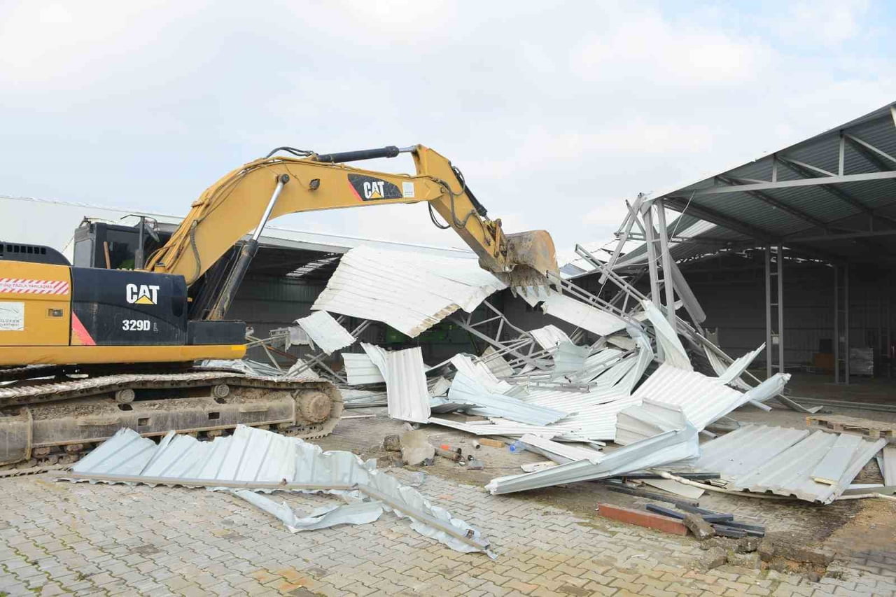NİLÜFER BELEDİYESİ, KENT GENELİNDE KAÇAK YAPILAŞMAYLA MÜCADELESİNİ KARARLILIKLA SÜRDÜRÜYOR....
