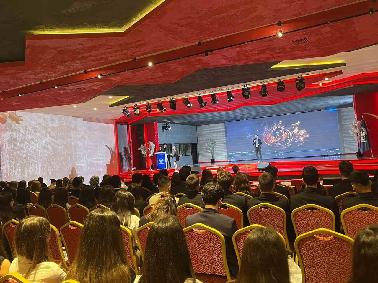 NOVUS "SOSYAL MEDYA VE GERÇEKLİK ALGISI" ÇALIŞTAYI DÜZENLENDİ