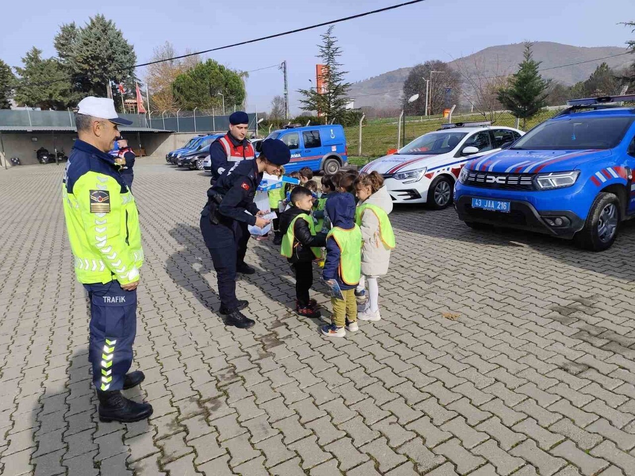 ÖĞRENCİLERE TEMEL TRAFİK EĞİTİMİ VERİLDİ