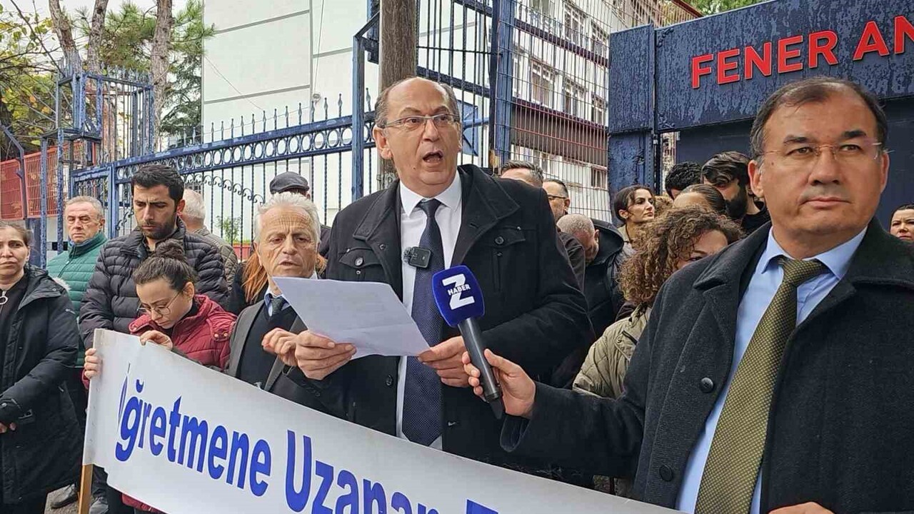 OKUL ÖNÜNDE TOPLANAN EĞİTİM-İŞ ZONGULDAK ŞUBESİ ÜYELERİ DE DURUMA TEPKİ GÖSTERDİ. SALDIRININ ŞAHSİ...