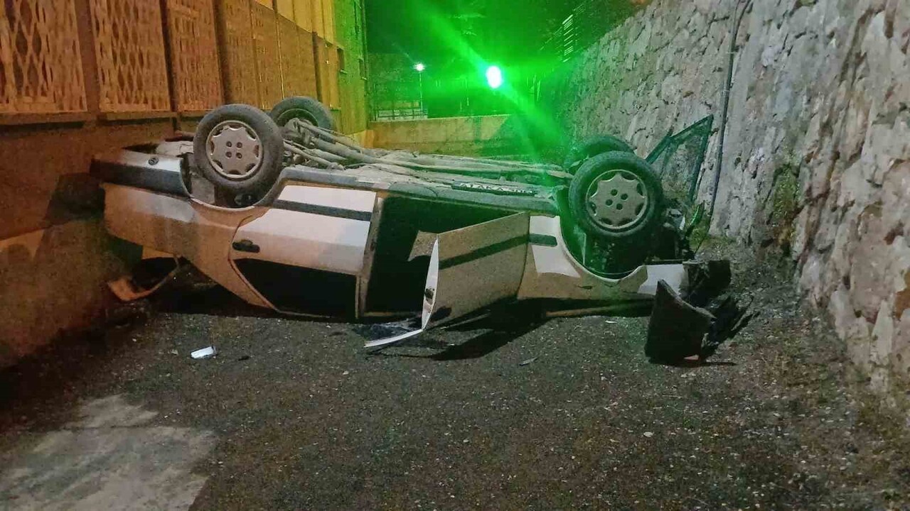 OKULUN BAHÇESİNE UÇAN OTOMOBİL