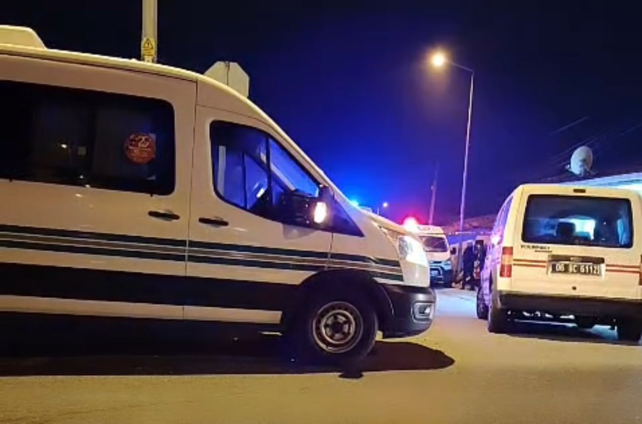 ÖLDÜRÜLEN KADININ DAMADI VE 2 ŞÜPHELİ GÖZALTINA ALINDI