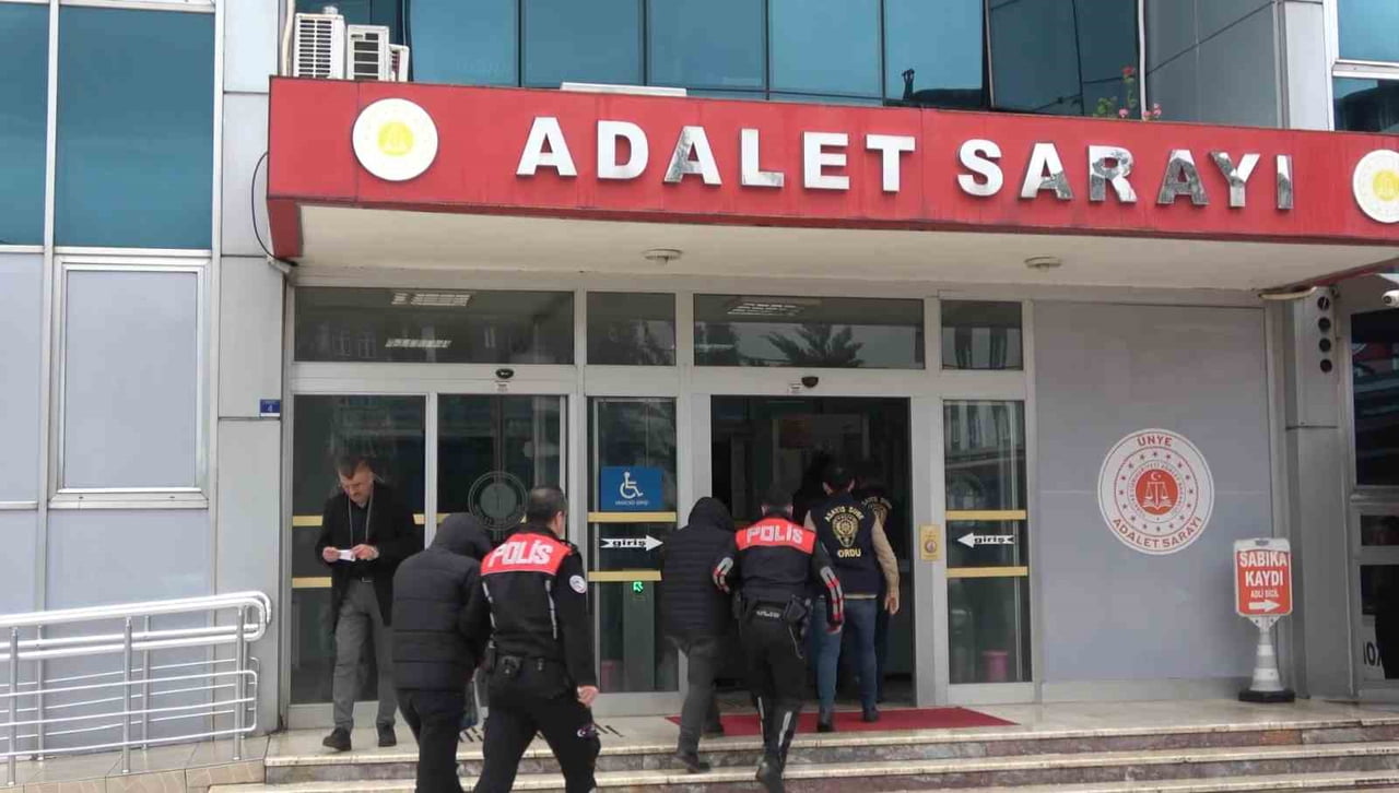 ORDU'DA POLİS EKİPLERİ TARAFINDAN DÜZENLENEN CHANGE ARAÇ OPERASYONU KAPSAMINDA GÖZALTINA ALINAN 10...