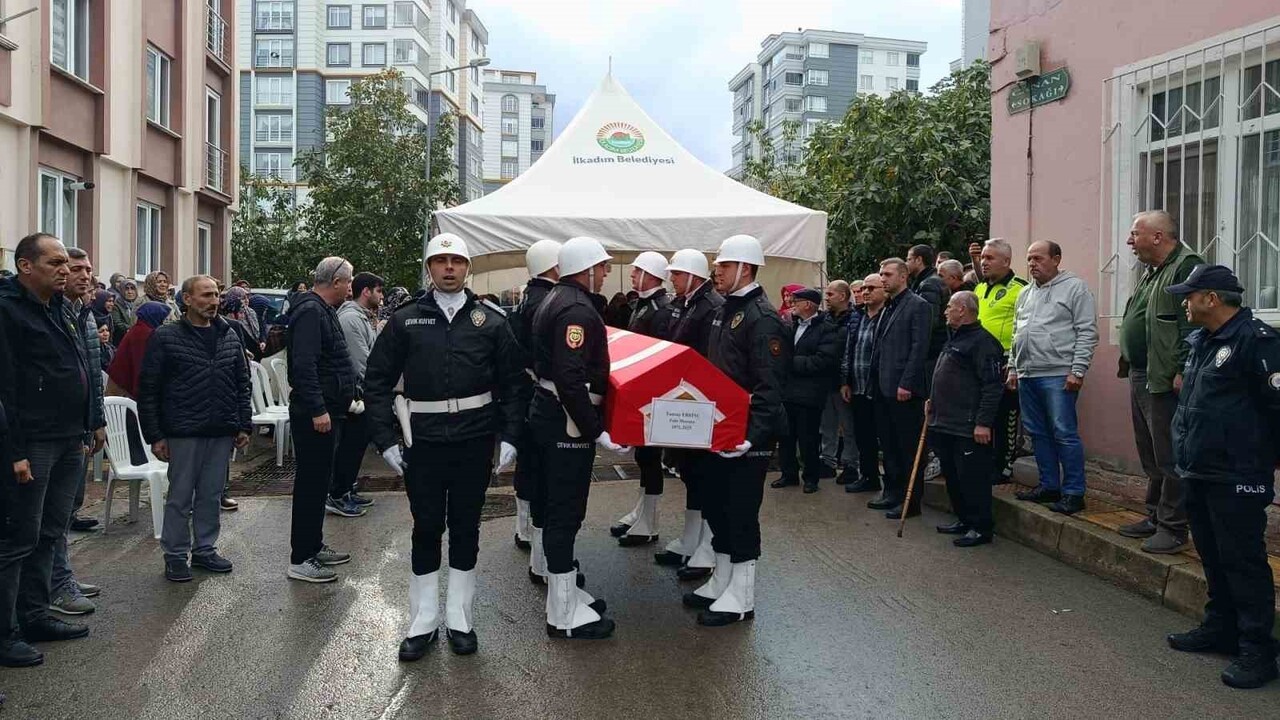 ORDU'NUN FATSA İLÇESİNDE GÖREV YAPAN VE GEÇİRDİĞİ KALP KRİZİ SONRASI HAYATINI KAYBEDEN POLİS...